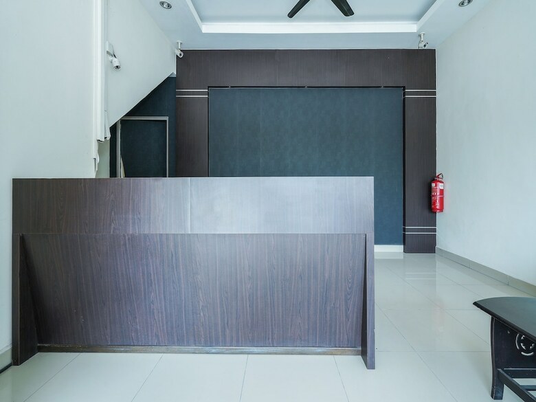 Oyo 44086 Jj Hotel