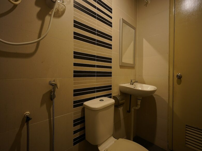 Oyo 44086 Jj Hotel