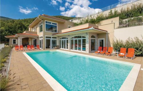 Five-bedroom Holiday Home In Veprinac