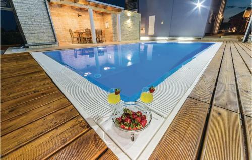Two-bedroom Apartment In Veli Rat