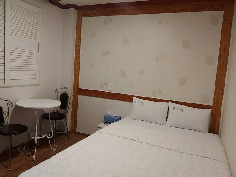 Hotel 9 Motel