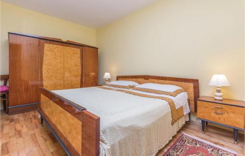 Two-bedroom Apartment In Umag