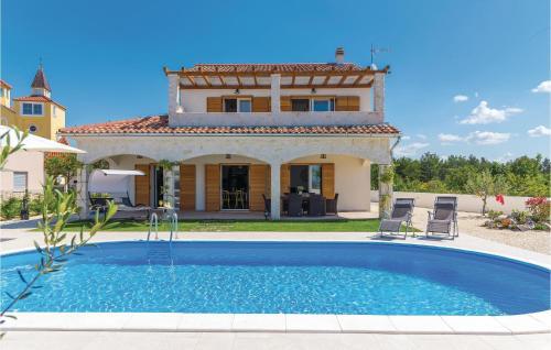 Four-bedroom Holiday Home In Vodice