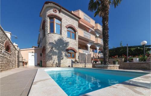 Two-bedroom Apartment In Pula