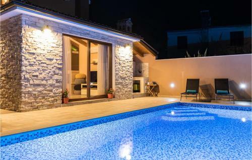 Two-bedroom Holiday Home In Pula