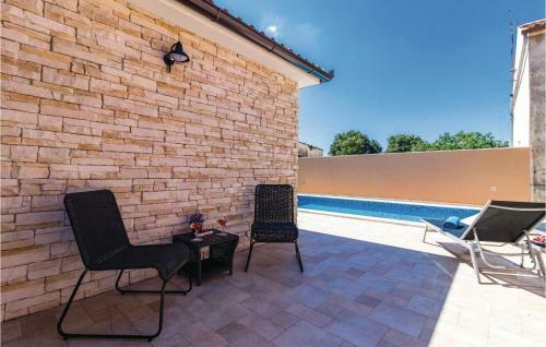 Two-bedroom Holiday Home In Pula