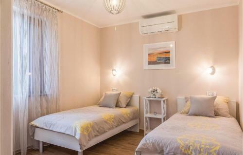 Two-bedroom Holiday Home In Pula