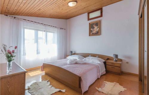 Two-bedroom Apartment In Rakalj