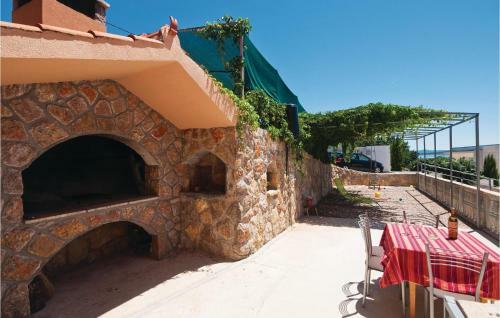 Three-bedroom Apartment In Maslenica
