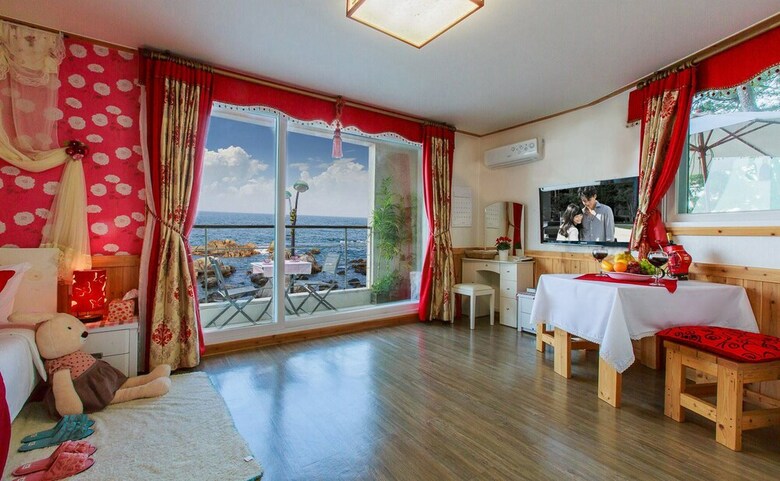 Sea Rainbow Pension