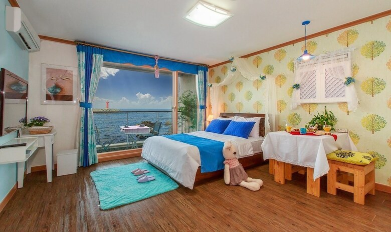Sea Rainbow Pension