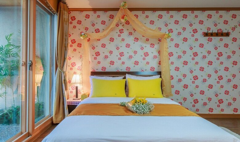 Sea Rainbow Pension