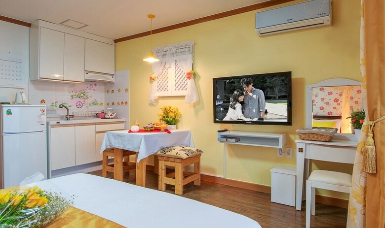 Sea Rainbow Pension