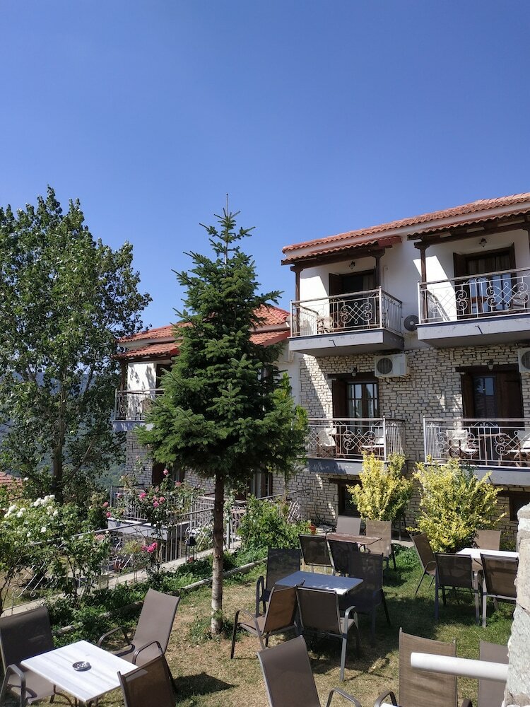 Dolopia Hotel