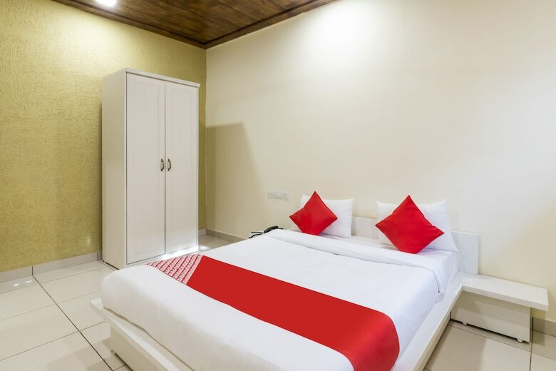Hotel Oyo 27653 Savoy Suites