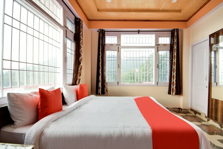 Hotel Oyo 47165 The Pine Stay