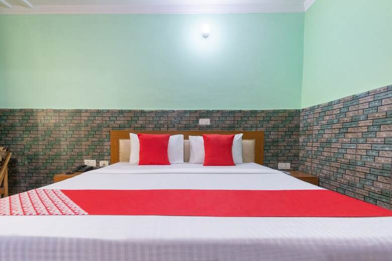 Oyo 44199 Hotel Crossroads