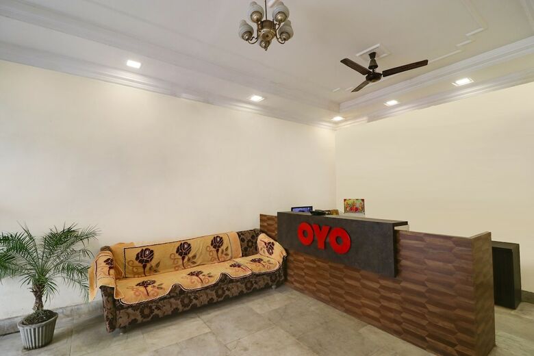 Oyo 28789 Hotel Adarsh
