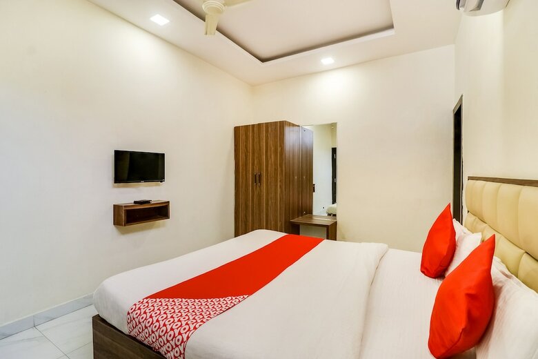 Oyo 28789 Hotel Adarsh