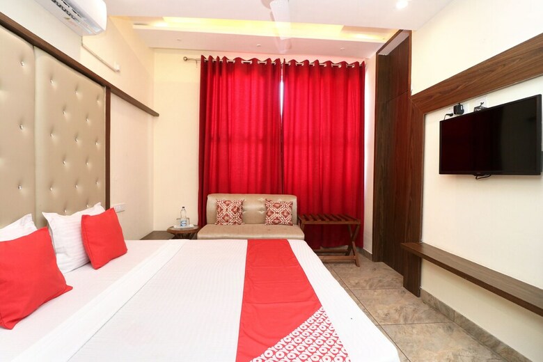 Oyo 38616 Hotel Jeevak