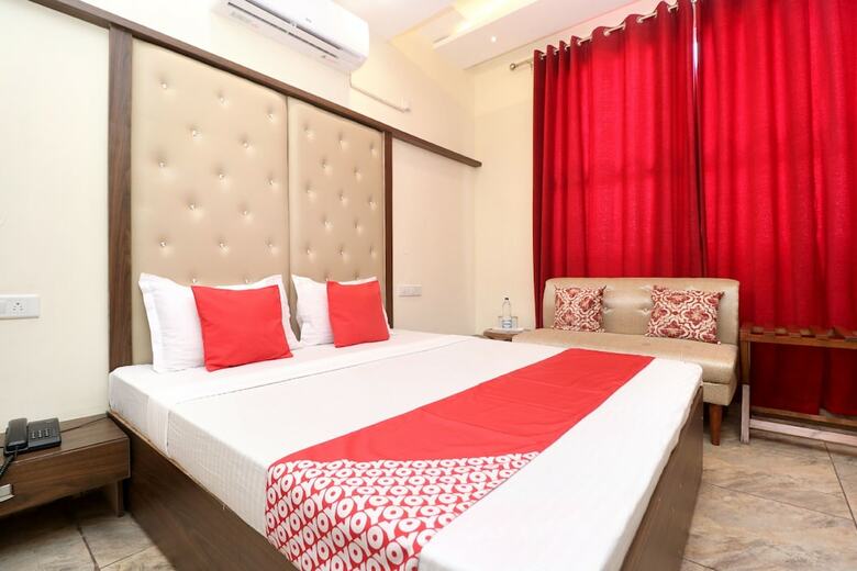 Oyo 38616 Hotel Jeevak