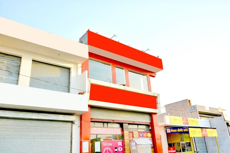 Oyo 42945 Surya Hotel