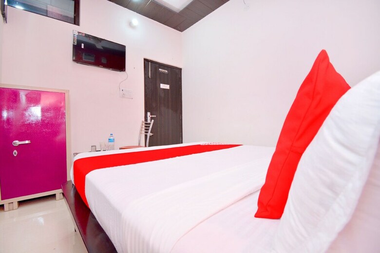 Oyo 42945 Surya Hotel
