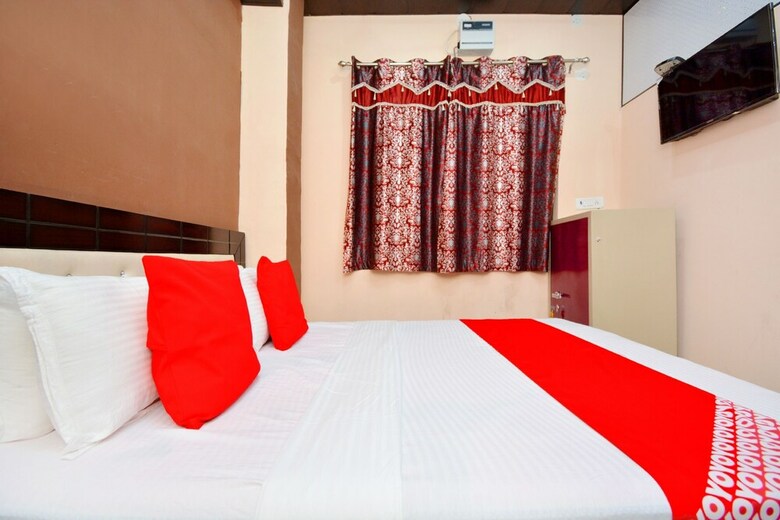 Oyo 42945 Surya Hotel