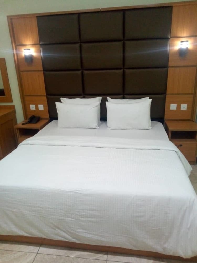 Wintess Garden Hotel And Suites