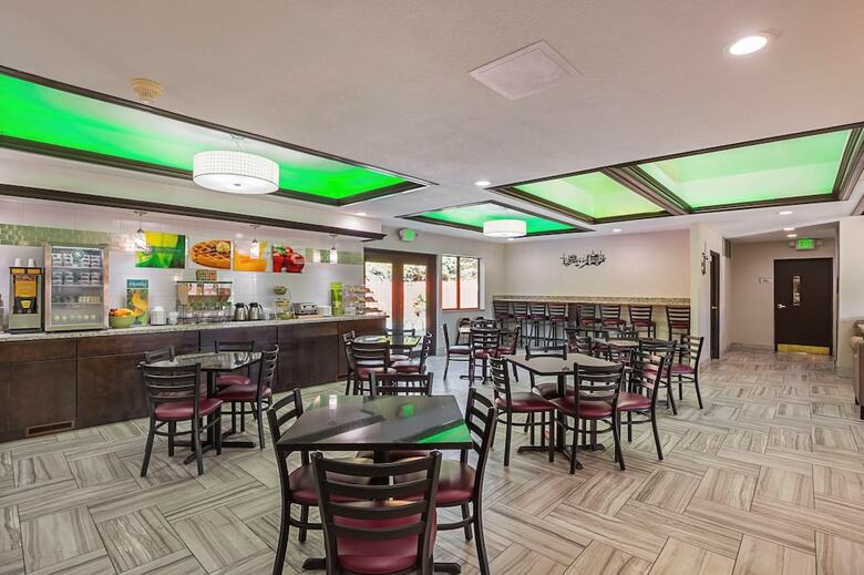 Hotel Quality Inn & Suites