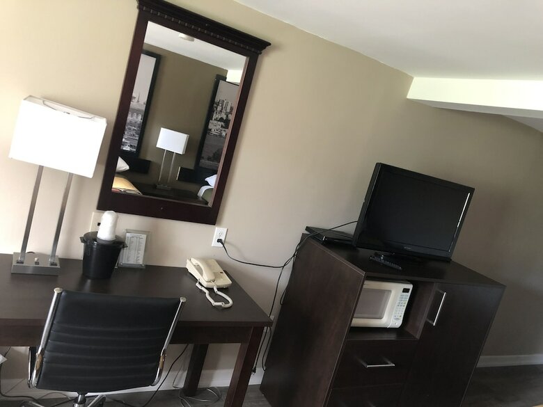 Motel Super 8 By Wyndham Kingston