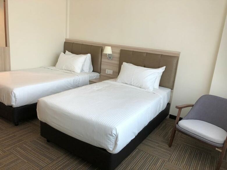 Hotel Maple Lodge