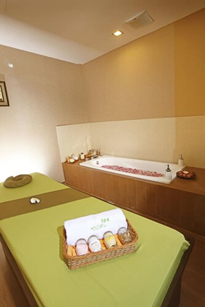 Golden Flower Hotel Bandung
