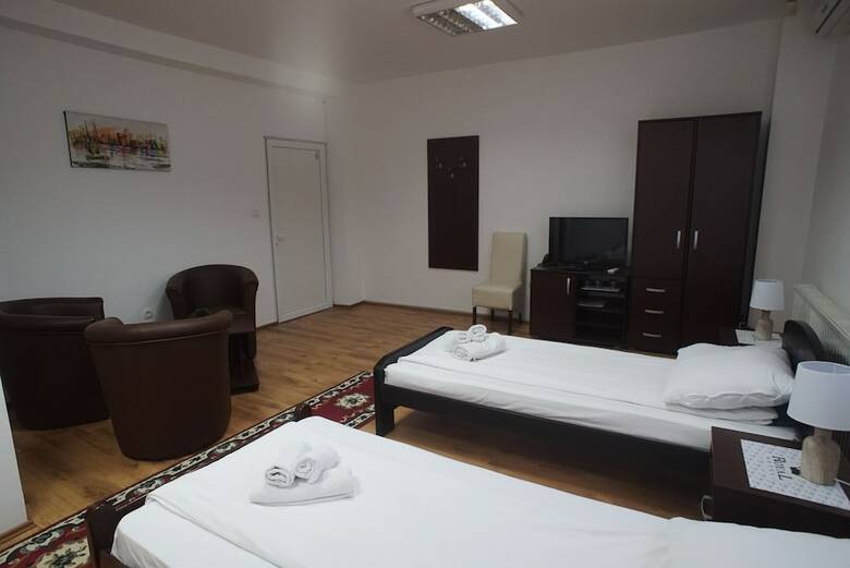 Hotel Guesthouse Royal II