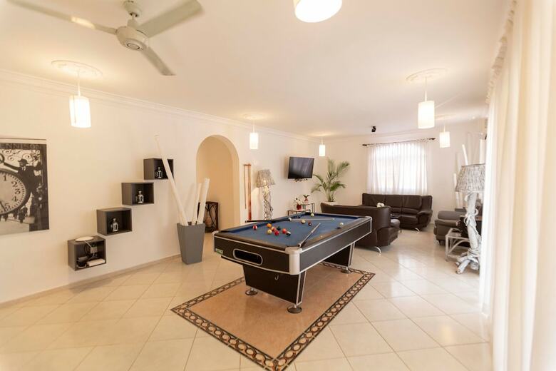 Private 6 Bedroom Villa Great For Parties