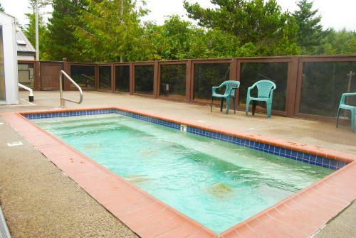 Pacific City Camping Resort Cabin 9