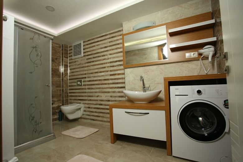 The City Walls Suit Hotel