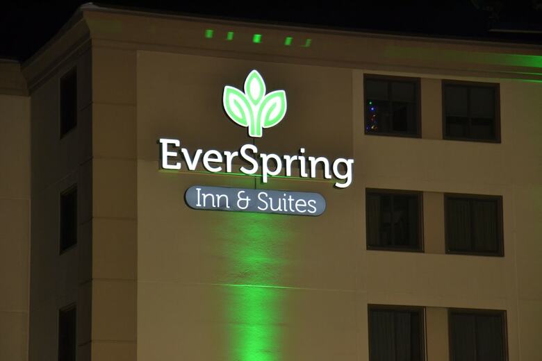Hotel Everspring Inn & Suites ? Bismarck