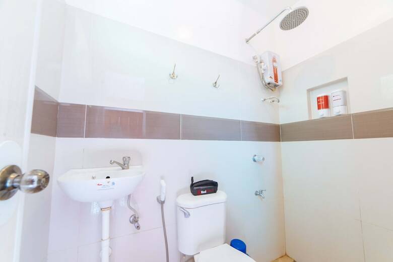 Hotel Reddoorz @ Old Buswang Road