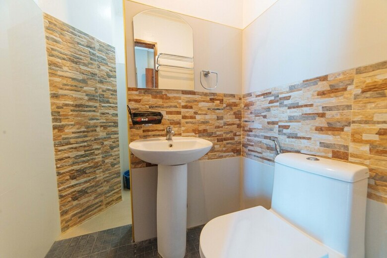 Hotel Reddoorz @ Old Buswang Road