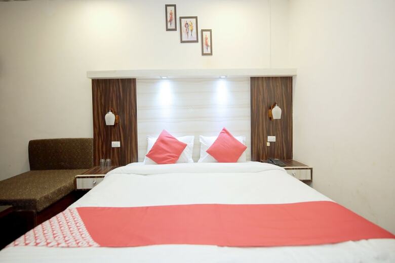 Oyo 29245 Hotel E Square