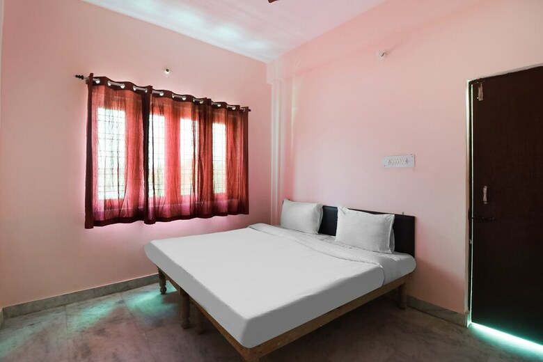 Spot On 46953 Hotel Taqgene