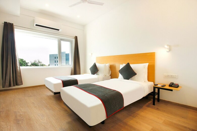 Hotel Oyo Townhouse 151 H Square