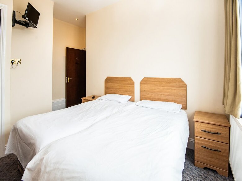 Hotel Oyo The White Hart Inn