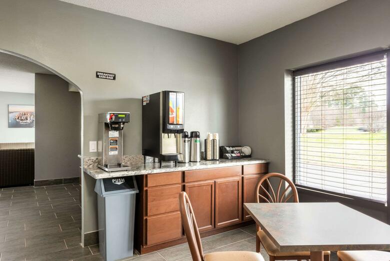 Motel Econo Lodge Inn & Suites