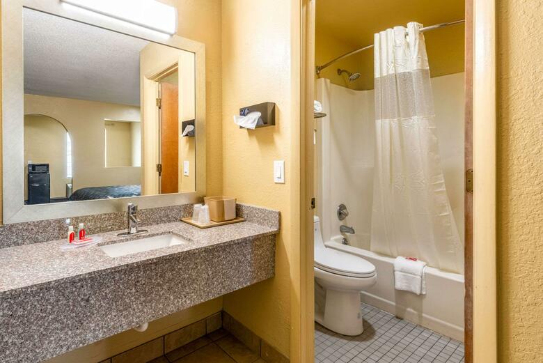 Motel Econo Lodge Inn & Suites