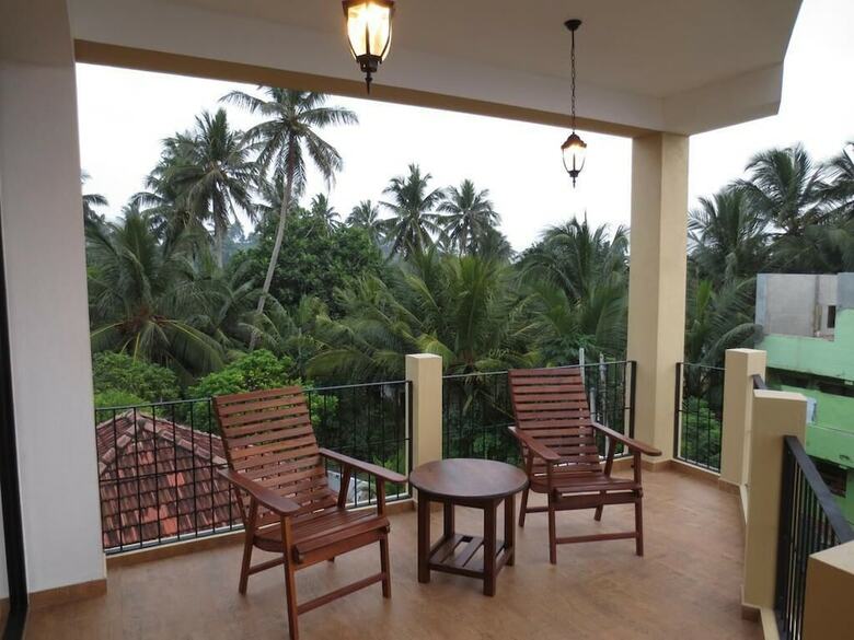 Hotel Chaaya Inn