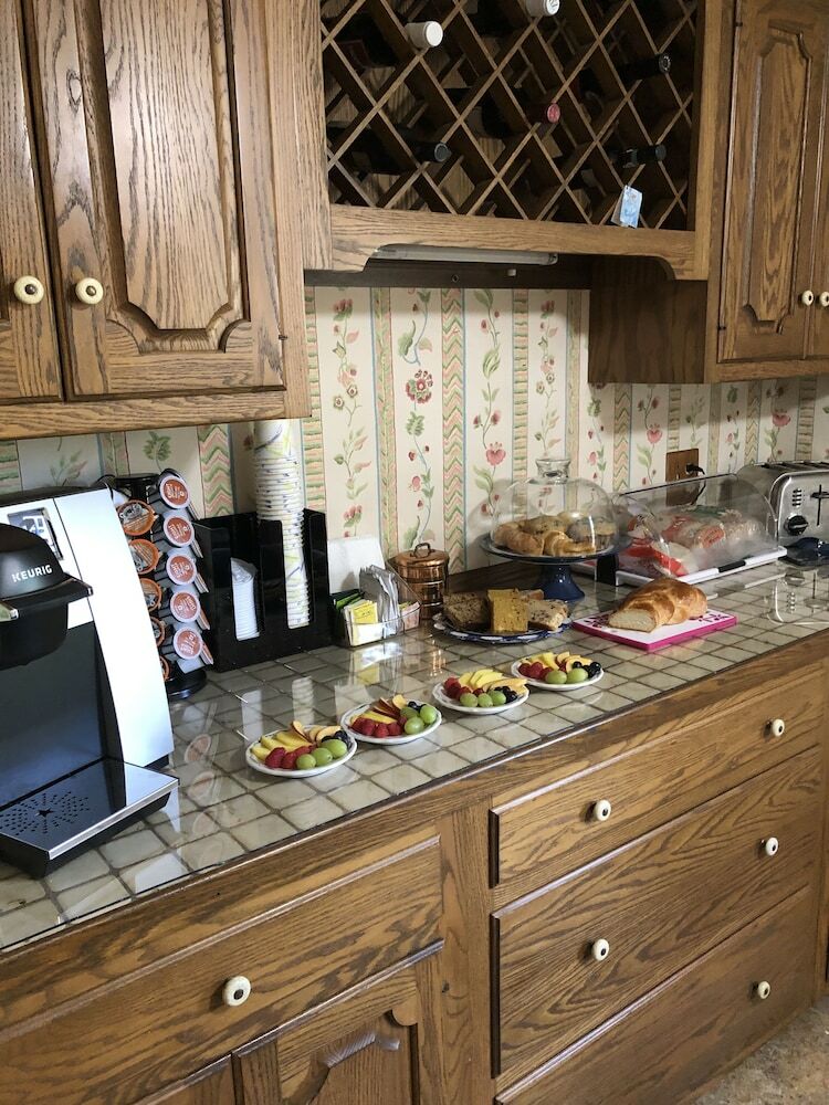 Aiken Manor B&B Llc