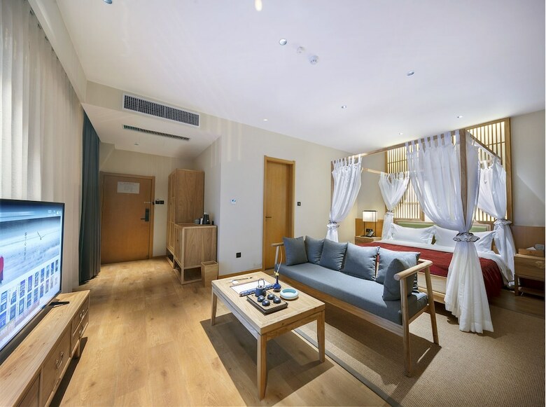 Qianna Yingtang Hotel