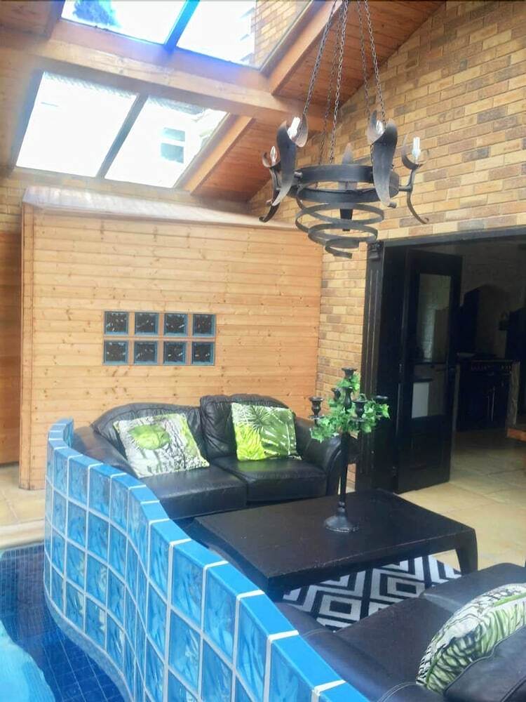 4 Bed House With Swimming Pool And Sauna